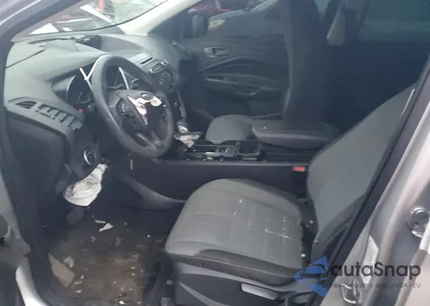 2017 Ford Escape S z USA, uszkodzony, nr VIN 1FMCU0F79HUB43275